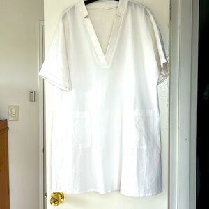 100% linen knee long elbow sleeve trapeze dress with 2 pockets. Size L.